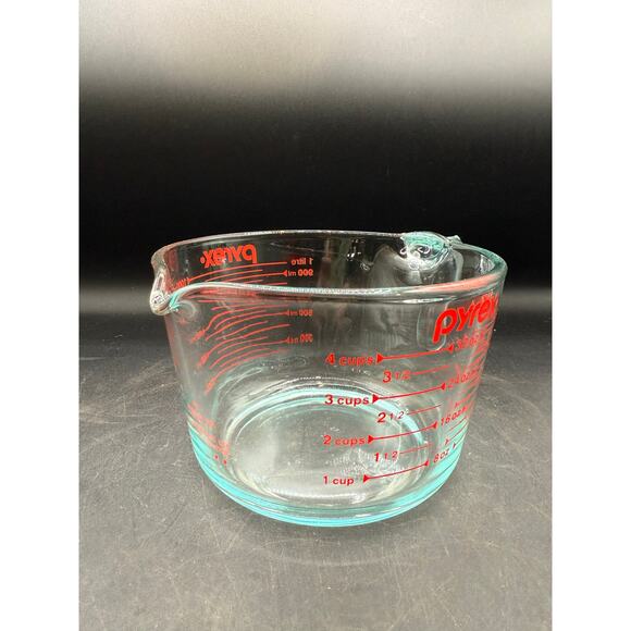 Vintage Pyrex Glass Measuring Cup: 4-Cup with Red Markings - Picture 3 of 8
